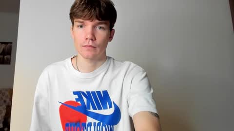 Snapshot of caties_cutes2 chatting on 10/31/25, 01:34 Tobi Den online show from 10/31/25, 01:34