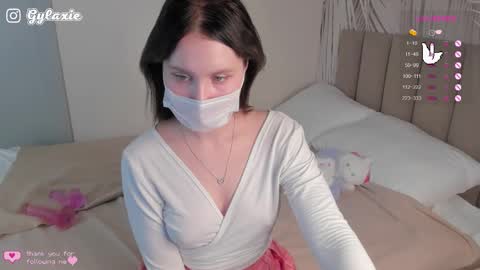 Snapshot of gylaxie chatting on 10/07/25, 09:39 online show from 10/07/25, 09:39