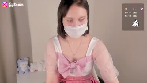 Snapshot of gylaxie chatting on 10/13/25, 10:59 online show from 10/13/25, 10:59