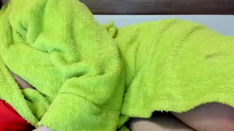 00ingrid00 online show from 10/22/25, 01:39