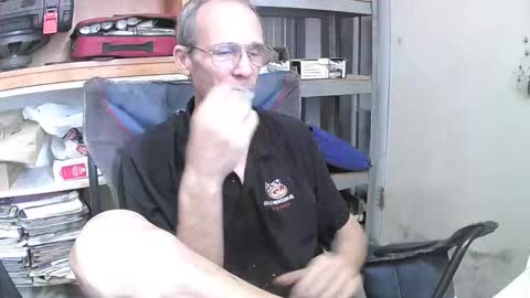 Snapshot of 04oldskool chatting on 12/04/24, 09:13 04oldskool online show from 12/04/24, 09:13