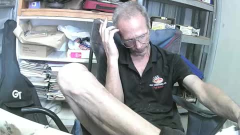 Snapshot of 04oldskool chatting on 12/10/24, 02:38 04oldskool online show from 12/10/24, 02:38