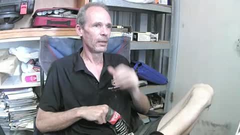 Snapshot of 04oldskool chatting on 12/13/24, 12:42 04oldskool online show from 12/13/24, 12:42