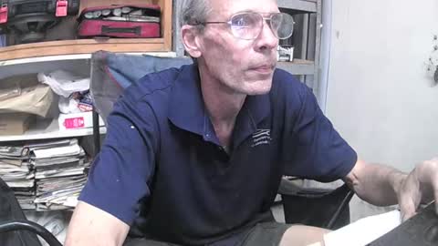 Snapshot of 04oldskool chatting on 12/16/24, 05:49 04oldskool online show from 12/16/24, 05:49