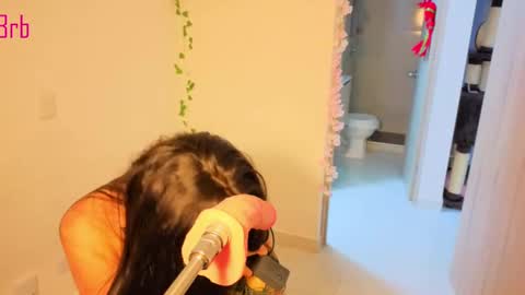 Snapshot of 0ne_of_0ne chatting on 11/17/25, 02:28 Steven e online show from 11/17/25, 02:28