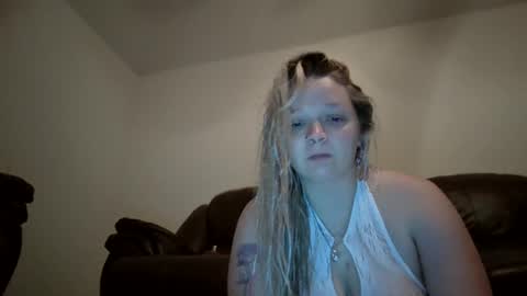 Snapshot of 13xxmilfxx13 chatting on 10/07/25, 05:15 Diamond Rose online show from 10/07/25, 05:15