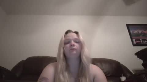 Snapshot of 13xxmilfxx13 chatting on 10/09/25, 05:05 Diamond Rose online show from 10/09/25, 05:05