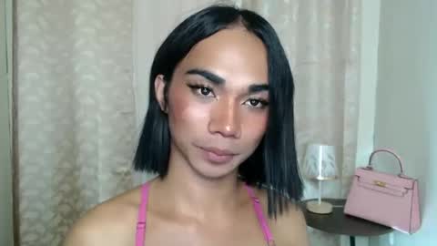 Snapshot of 18_nicole chatting on 11/04/25, 12:04 barbie online show from 11/04/25, 12:04