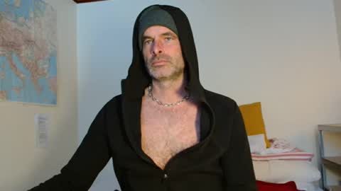 djulia online show from 01/28/25, 08:47