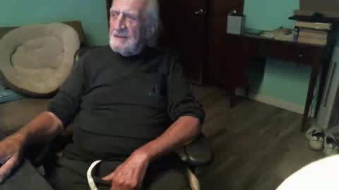 Snapshot of 1handyanddee chatting on 11/14/25, 02:43 1handyanddee online show from 11/14/25, 02:43