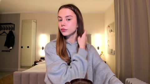 Lily 3 online show from 12/12/24, 05:59