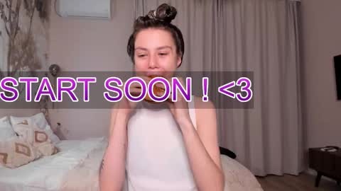 Lily 3 online show from 11/04/25, 03:44