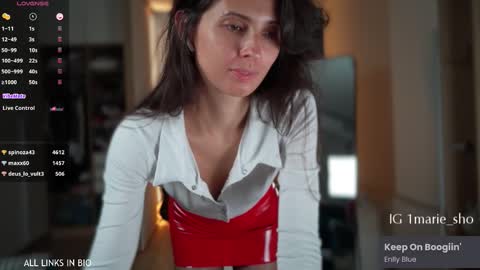 Snapshot of 1mari_01 chatting on 10/06/25, 06:16 Marie online show from 10/06/25, 06:16