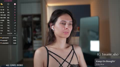 Snapshot of 1mari_01 chatting on 10/09/25, 06:06 Marie online show from 10/09/25, 06:06