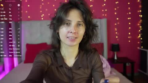 Snapshot of 1mari_01 chatting on 11/09/25, 06:06 Marie online show from 11/09/25, 06:06