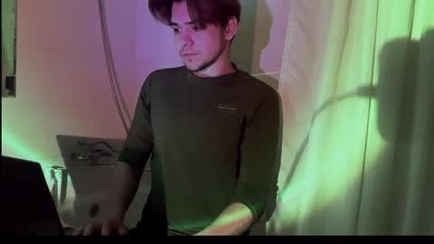 1roberttt online show from 10/14/25, 12:22