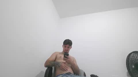 Snapshot of 1sensual chatting on 12/26/24, 06:54 1sensual online show from 12/26/24, 06:54