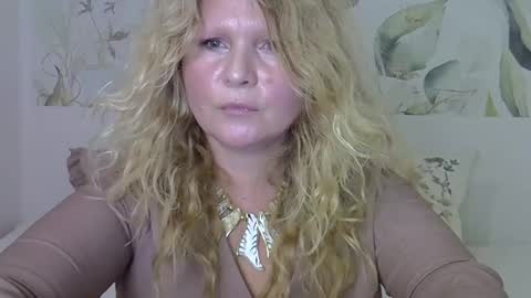 Snapshot of 1sunflower chatting on 10/22/25, 12:05 1sunflower online show from 10/22/25, 12:05