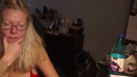 Snapshot of 1xtrahornyone chatting on 12/24/24, 02:43 Susan online show from 12/24/24, 02:43