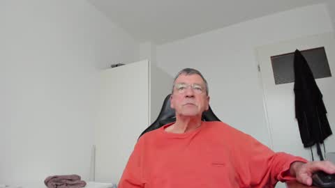 Snapshot of 200gentleman chatting on 02/08/25, 04:14 Henk online show from 02/08/25, 04:14