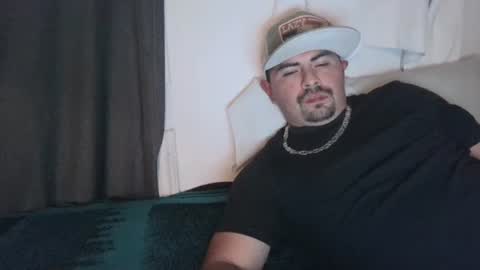 Snapshot of 210chulo chatting on 02/14/25, 02:28 210chulo online show from 02/14/25, 02:28