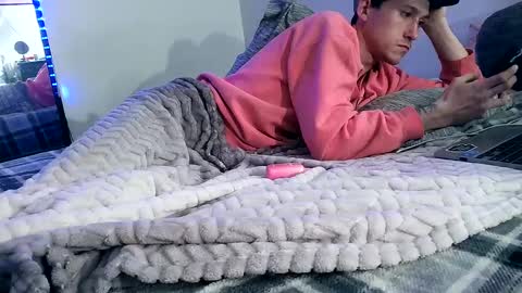 Snapshot of 21yearsy0ung9icheshung chatting on 01/19/25, 04:01 AlecurClit online show from 01/19/25, 04:01