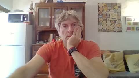 22esserre online show from 11/10/25, 01:10