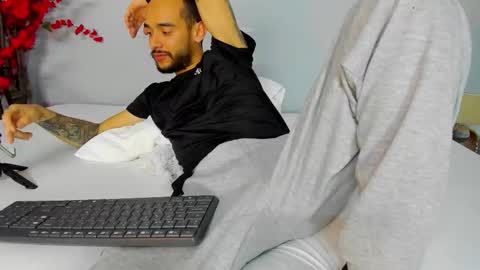 2_fire online show from 11/08/25, 08:18