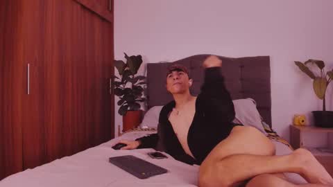 Snapshot of 2gays_1straight chatting on 10/24/25, 07:10 David and Yoel online show from 10/24/25, 07:10