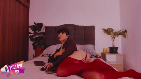 Snapshot of 2gays_1straight chatting on 11/18/25, 08:57 David and Yoel online show from 11/18/25, 08:57