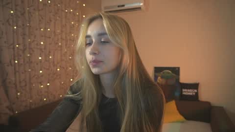 Elley  online show from 12/18/24, 04:28