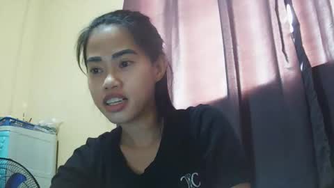 Snapshot of 2pinaybeauty chatting on 10/27/25, 05:22 2pinaybeauty online show from 10/27/25, 05:22