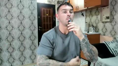 Snapshot of 2sexymuscles chatting on 09/19/25, 08:31 2sexymuscles online show from 09/19/25, 08:31