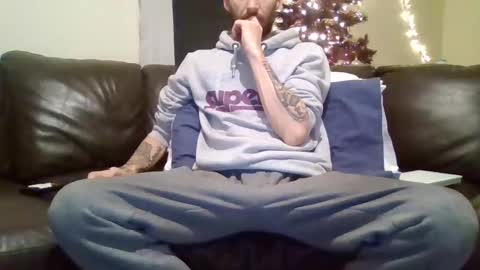 Snapshot of 420feetloverr420 chatting on 11/19/25, 12:21 420feetloverr420 online show from 11/19/25, 12:21