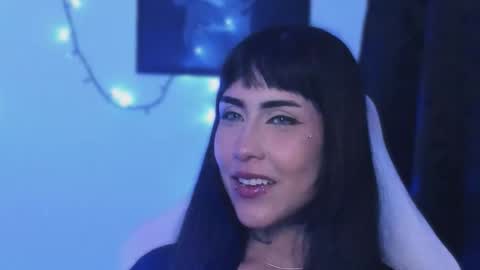  luarii   online show from 11/12/25, 06:25