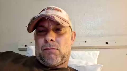 Snapshot of 716guy716 chatting on 10/19/25, 07:31 716guy716 online show from 10/19/25, 07:31