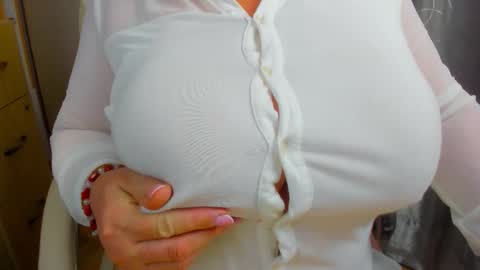 Brendi online show from 10/15/25, 08:03