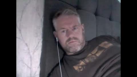 Snapshot of 81jonnyx chatting on 10/11/25, 11:42 81jonnyx online show from 10/11/25, 11:42