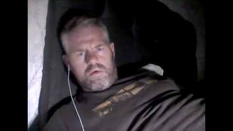 Snapshot of 81jonnyx chatting on 10/17/25, 09:28 81jonnyx online show from 10/17/25, 09:28