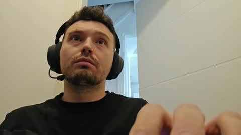 Snapshot of 8inchdude93 chatting on 09/10/25, 10:37 8inchdude93 online show from 09/10/25, 10:37