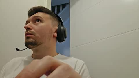 Snapshot of 8inchdude93 chatting on 09/13/25, 12:16 8inchdude93 online show from 09/13/25, 12:16