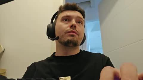 Snapshot of 8inchdude93 chatting on 09/15/25, 10:15 8inchdude93 online show from 09/15/25, 10:15