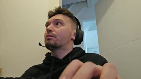 Snapshot of 8inchdude93 chatting on 09/16/25, 09:43 8inchdude93 online show from 09/16/25, 09:43