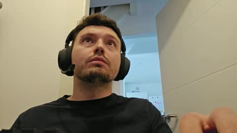 Snapshot of 8inchdude93 chatting on 09/25/25, 10:08 8inchdude93 online show from 09/25/25, 10:08