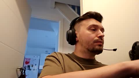 Snapshot of 8inchdude93 chatting on 10/13/25, 11:43 8inchdude93 online show from 10/13/25, 11:43