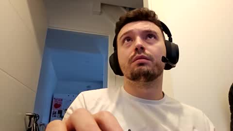 Snapshot of 8inchdude93 chatting on 10/14/25, 09:10 8inchdude93 online show from 10/14/25, 09:10