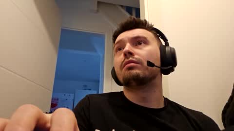 Snapshot of 8inchdude93 chatting on 10/15/25, 09:09 8inchdude93 online show from 10/15/25, 09:09