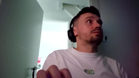 Snapshot of 8inchdude93 chatting on 11/04/25, 11:20 8inchdude93 online show from 11/04/25, 11:20