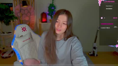 Snapshot of _aein_emy_ chatting on 01/02/25, 02:43 Emy online show from 01/02/25, 02:43