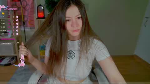 Snapshot of _aein_emy_ chatting on 01/30/25, 04:37 Emy online show from 01/30/25, 04:37